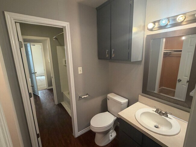 Building Photo - 2407 Bandera Dr
