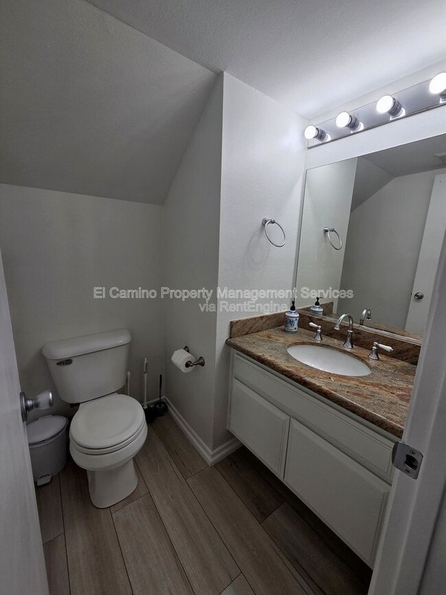 Building Photo - 2520 Graham Ave