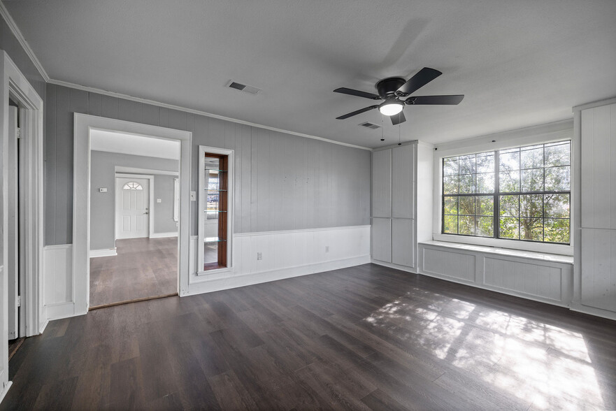 Building Photo - 160 N 7th St