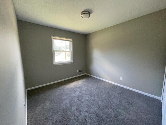 Building Photo - 2519 Steeplechase Dr