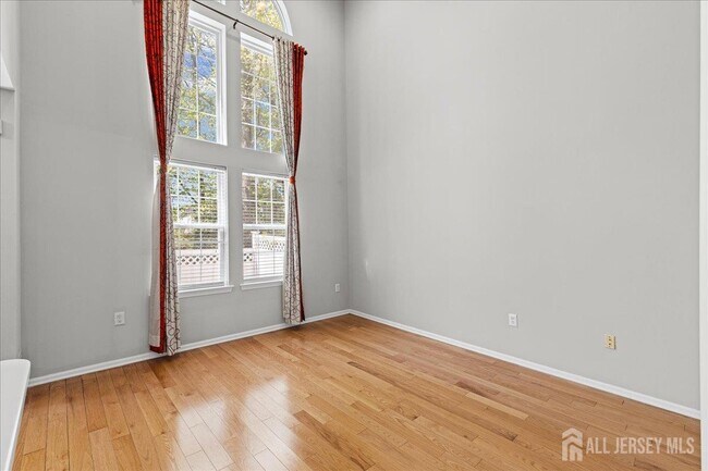 Building Photo - 302 Wellington Park Dr