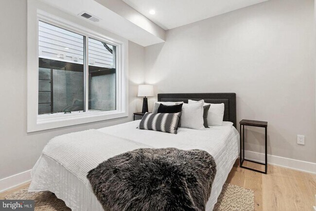 Building Photo - 5305 Connecticut Ave NW