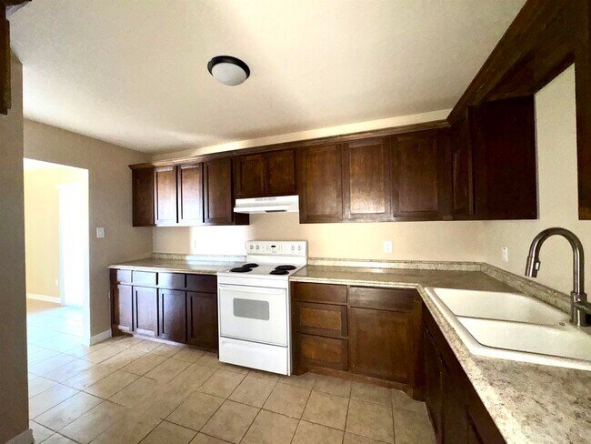 Building Photo - 203 Kennedy Dr