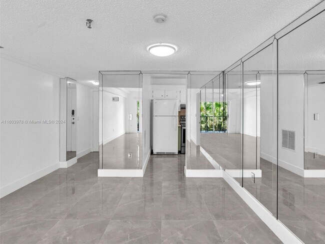 Building Photo - 250 181 Dr