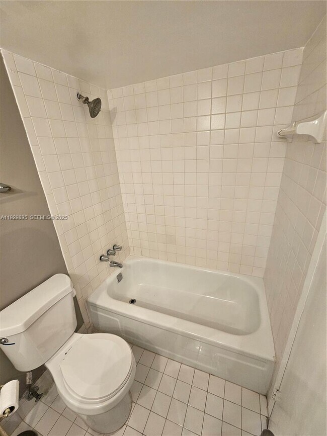 Building Photo - 4314 NW 9th Ave