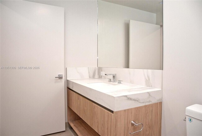 Building Photo - 11 NE 6th St