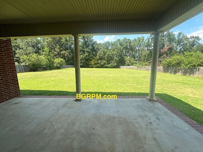Building Photo - 4 BD 2 BA