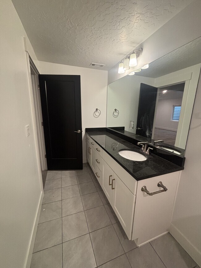 Building Photo - 6153 W Poplar View Dr