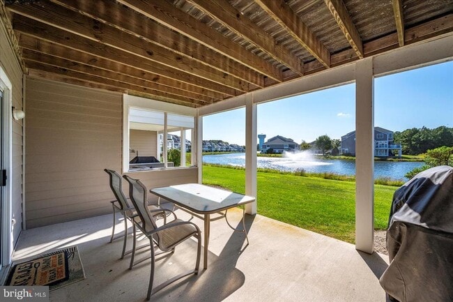 Building Photo - 38259 Lake Dr
