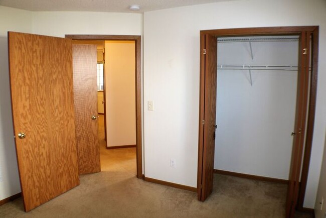 Building Photo - $1,125 | 2 Bedroom, 1 Bathroom 2nd Floor C...