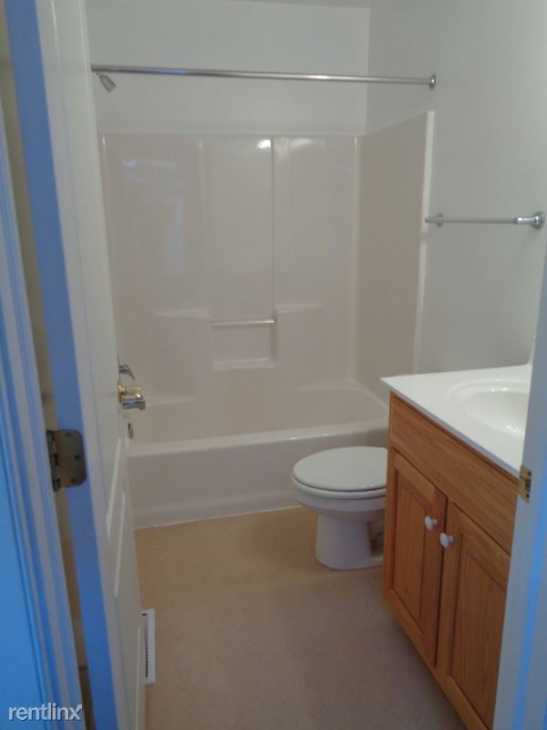 Building Photo - 2 br, 3 bath Townhome - 13 Market Plaza