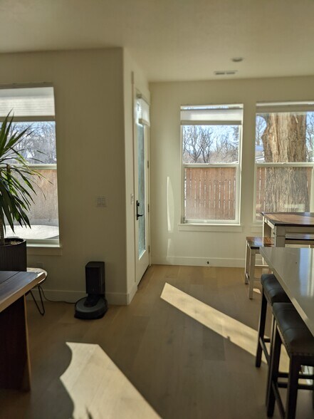 Building Photo - 3360 S Amara Plz