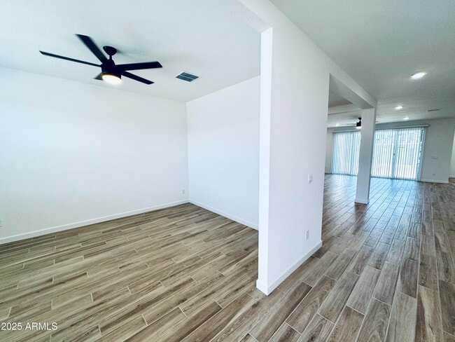 Building Photo - 15402 W Cottontail Ln