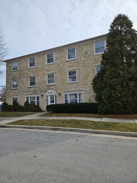 Building Photo - 4304 N Sheffield Ave