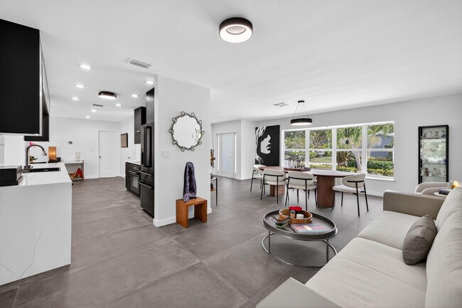 Building Photo - 2720 NE 59th St