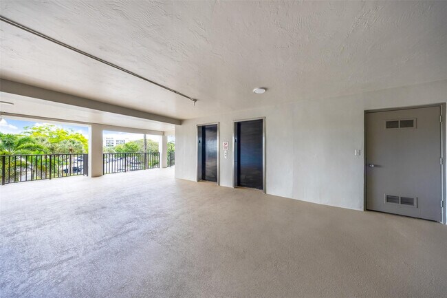 Building Photo - 2681 S Course Dr