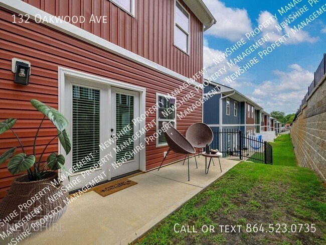 Building Photo - 132 Oakwood Ave