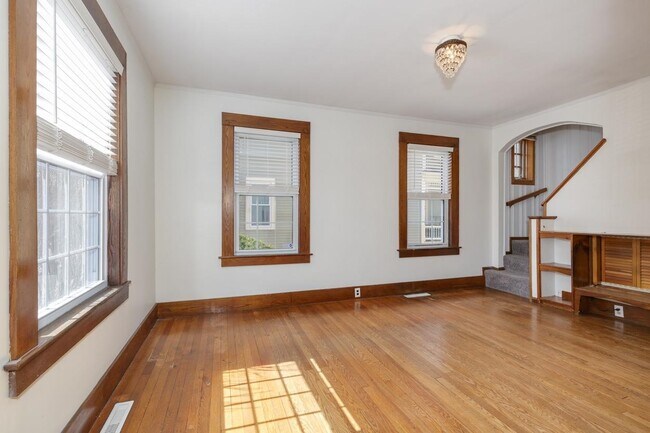 Building Photo - 48 Beacon St