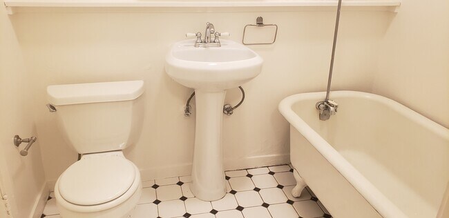 Building Photo - 846 Bush St