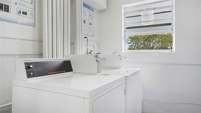 Building Photo - 1340 Lincoln Rd