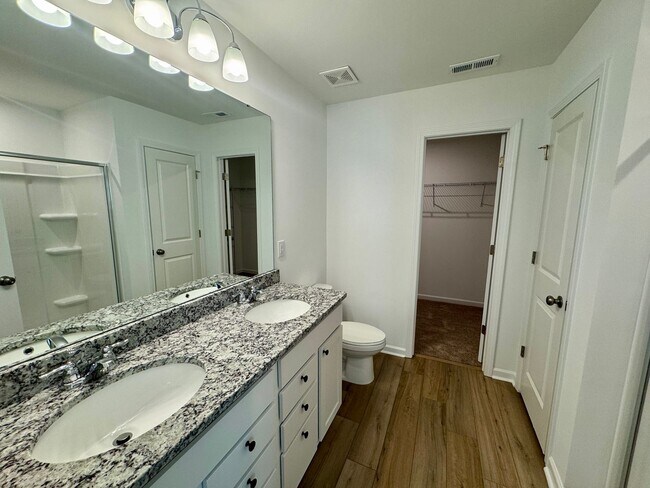 Building Photo - 4BR/2.5BA Two Car Garage in Element Park