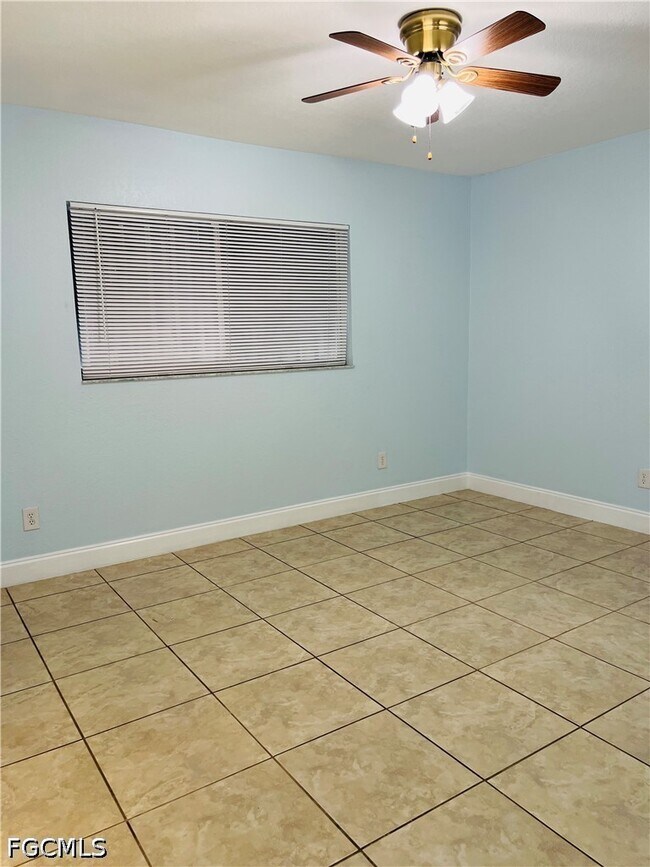 Building Photo - 1406 SE 2nd Pl