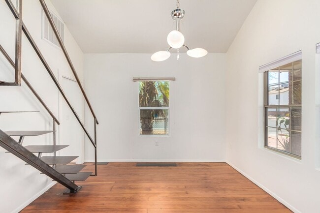 Building Photo - Gorgeous Loft near Roosevelt Row!