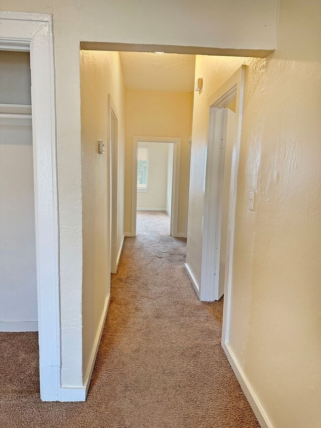 Building Photo - 5bed/2bath Single Family Home!