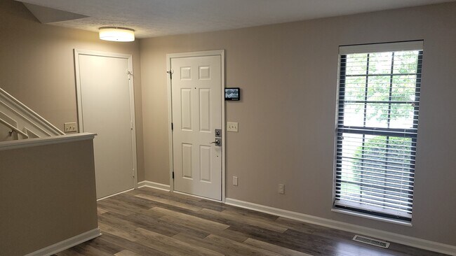 Building Photo - 6509 Blossomwood Cir NE