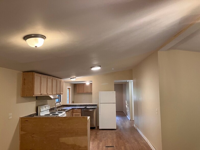 Building Photo - 2831 Oak Hill Cir