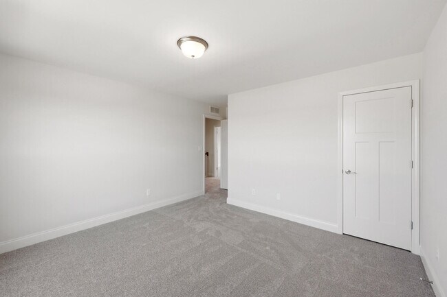 Building Photo - 2869 Blackford Pkwy