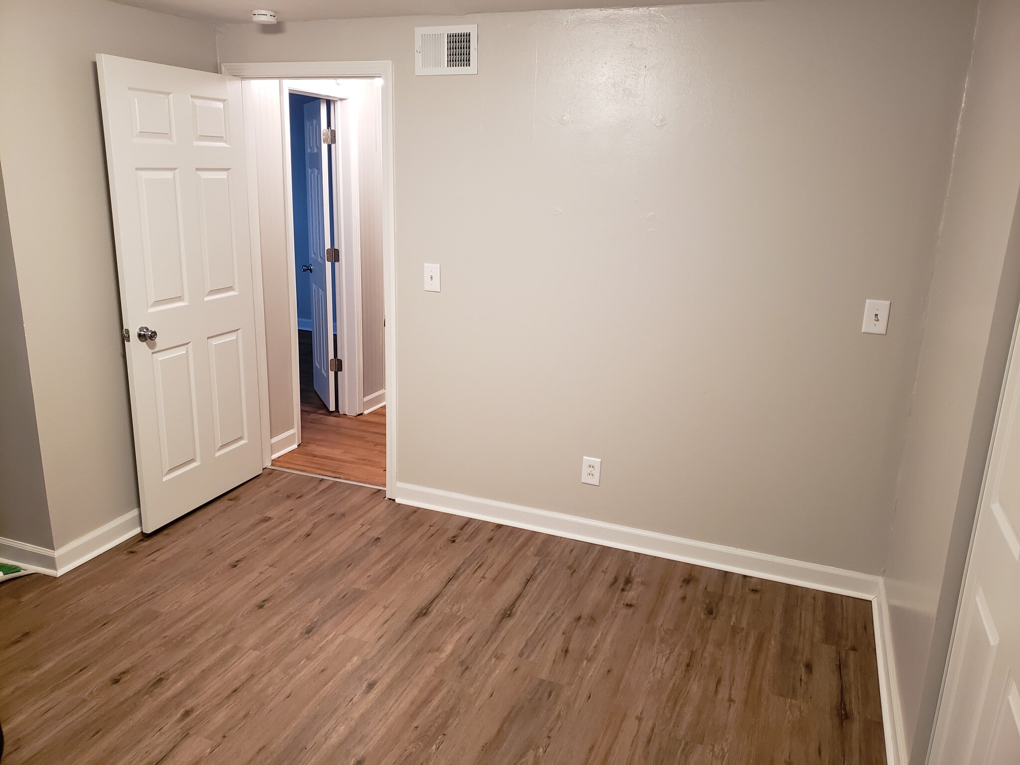 Building Photo - 509 E 27th Ave