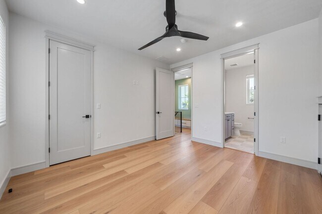 Building Photo - 917 E 37th St