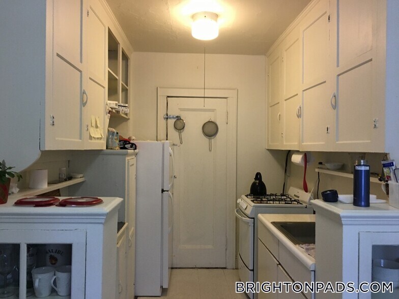 Building Photo - 2045 Commonwealth Ave