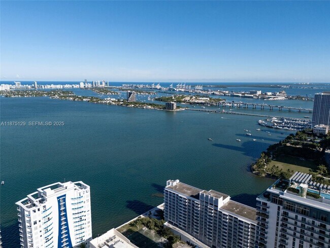 Building Photo - 700 NE 24th St