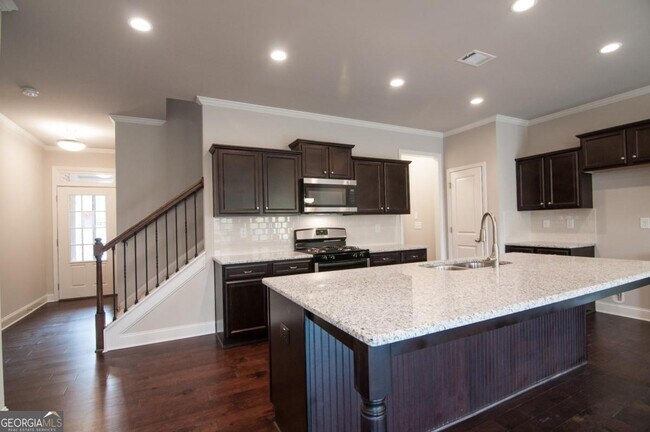 Building Photo - 2006 Wheylon CT