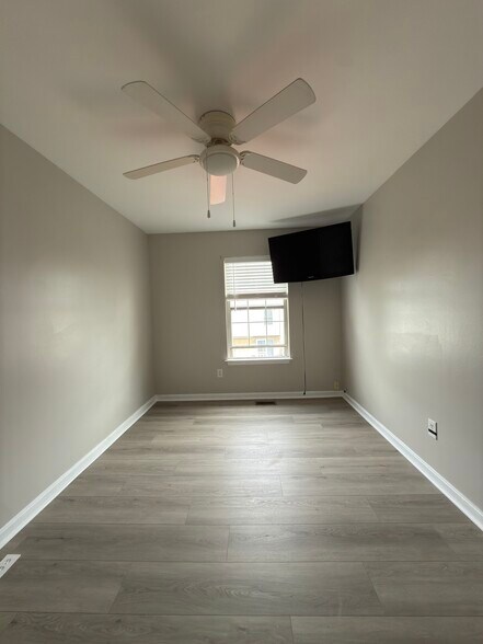 Building Photo - 1706 Tulip Ave
