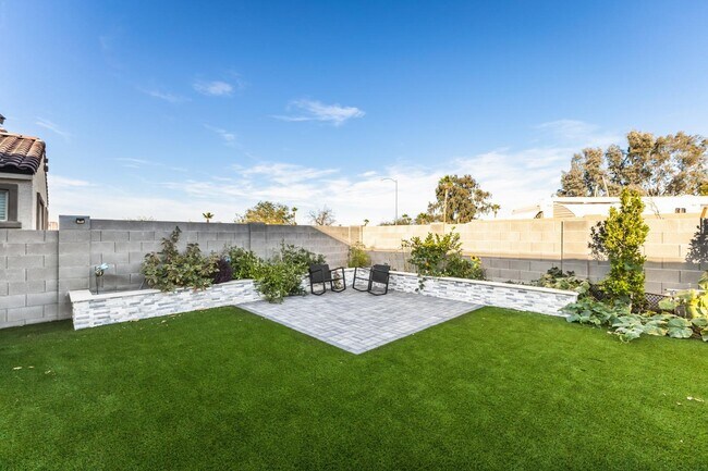 Building Photo - 6759 N 128th Dr