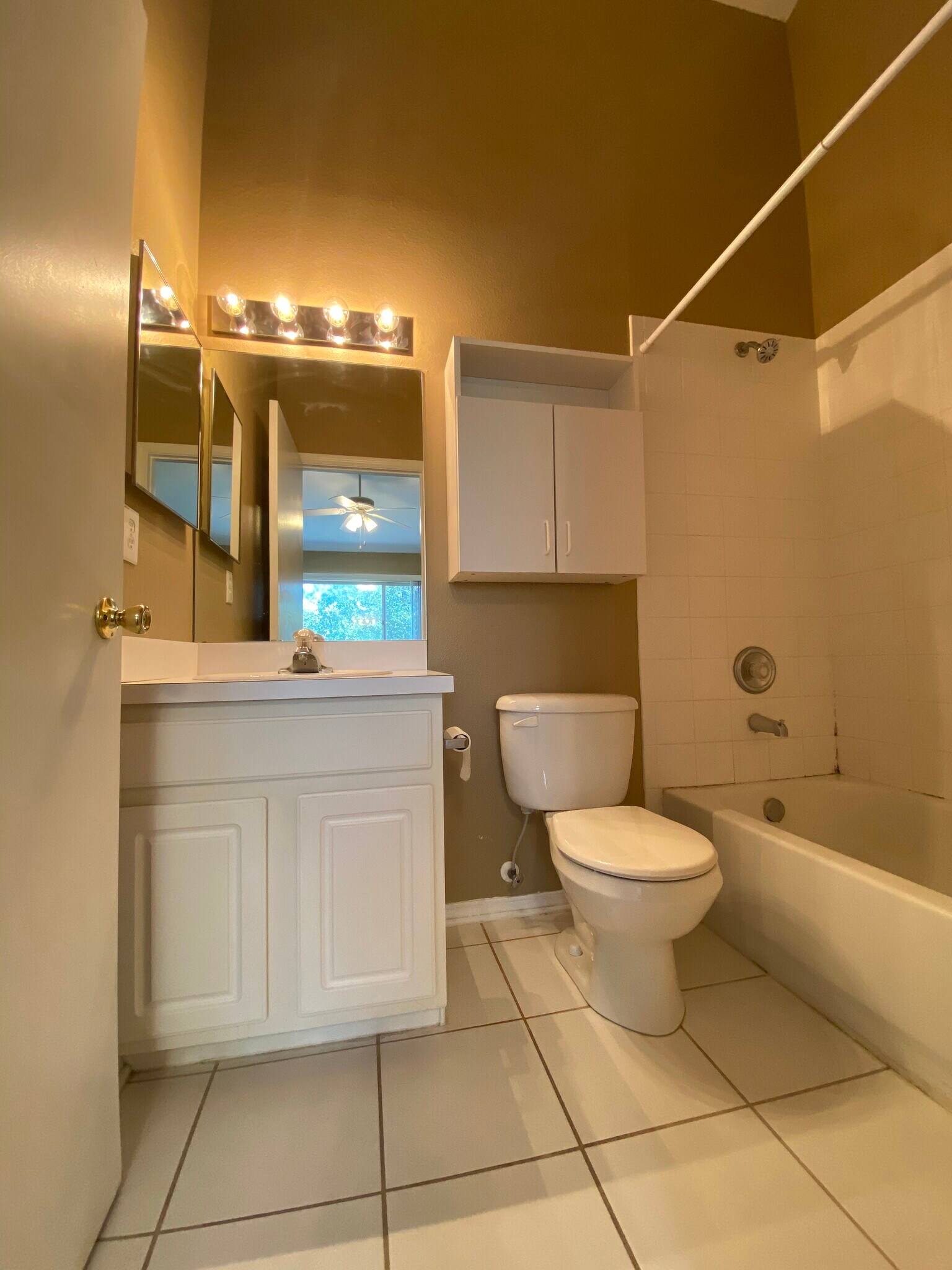 Building Photo - 1309 Throckmorton Dr