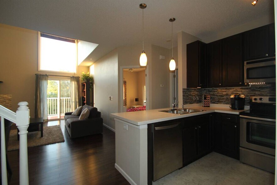 Kitchen into family room - 3843 Abercrombie Ln