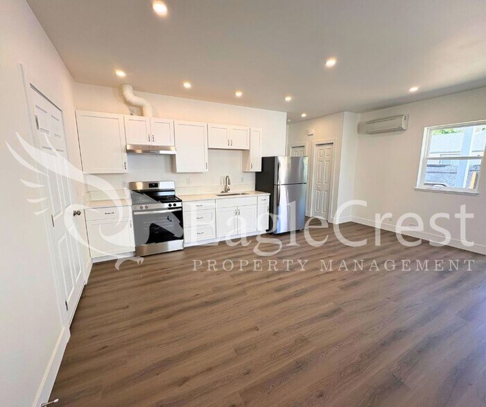 Building Photo - ANKENY