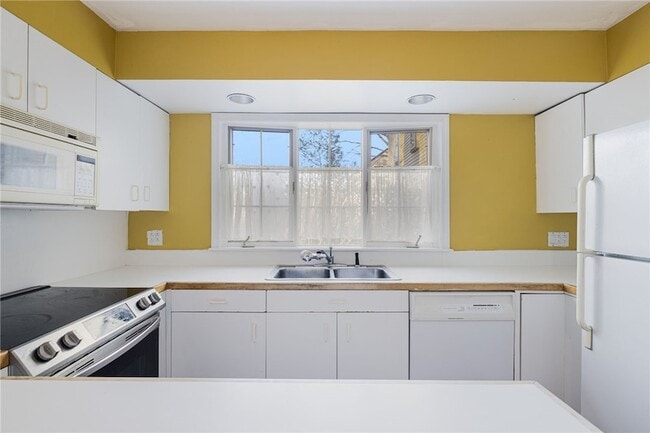 Building Photo - 73 Thames St