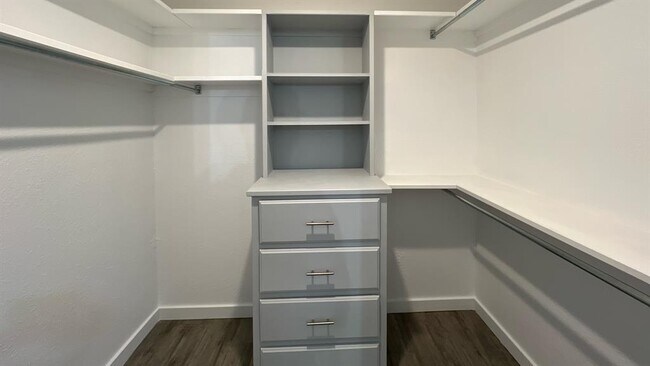 Building Photo - 12510 Maple Ridge Rd