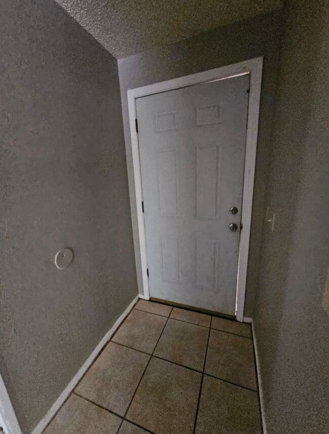 Building Photo - 4 Bedroom House Available
