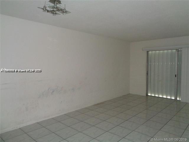 Building Photo - 15225 NE 6th Ave