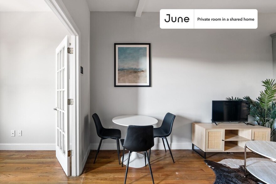 Building Photo - Room in Shared 4 bed/1 bath home