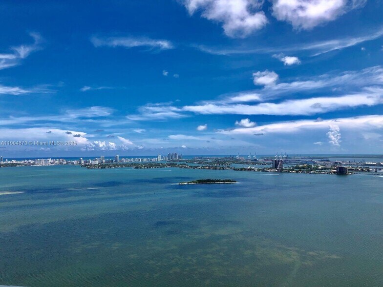 Primary Photo - 650 NE 32nd St