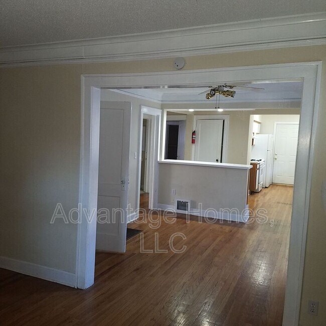 Building Photo - 1128 W 41st Terrace