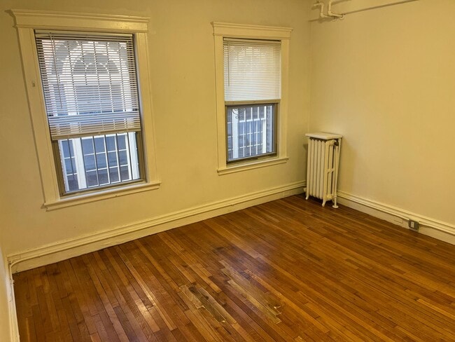 Building Photo - 9/1 No Fee! Updated Studio by Northeastern, Symphony