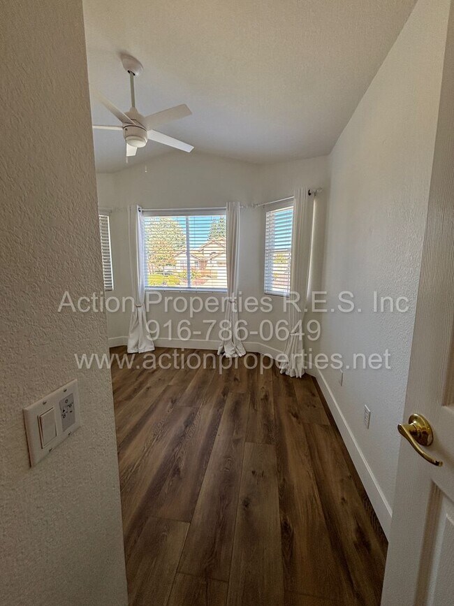 Building Photo - 6000 Buggy Whip Ln